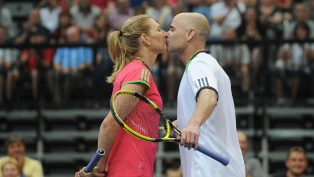 Graff and Agassi kiss