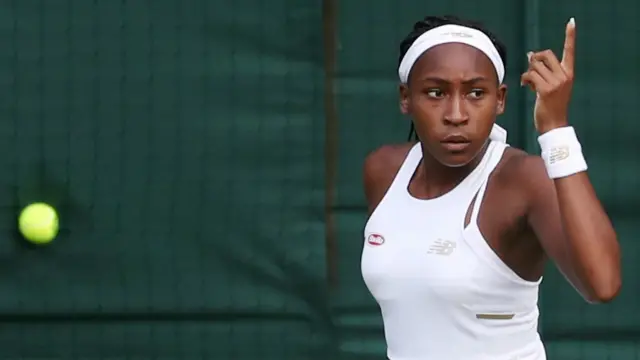 Cori Gauff raises her finger in celebration