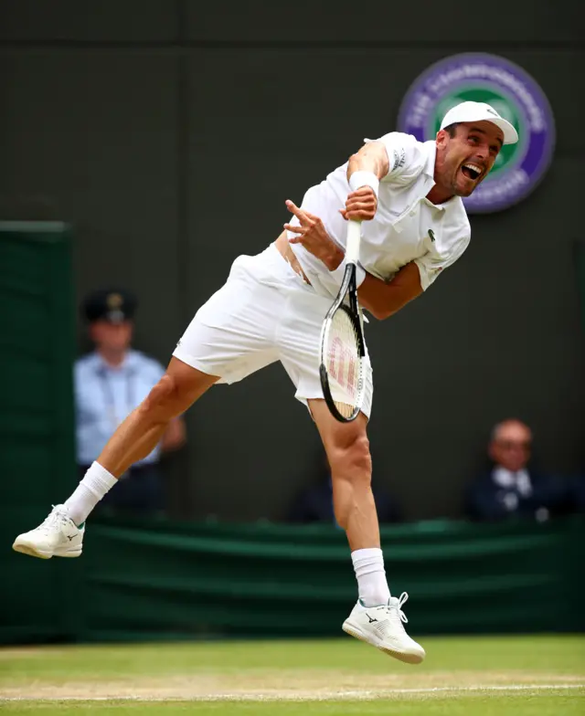Roberto Bautista Agut serves