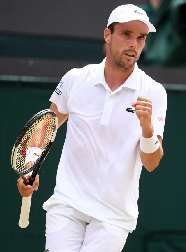 Roberto Bautista Agut celebrates winning a point