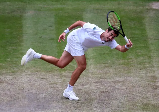 Guido Pella makes a shot on the run