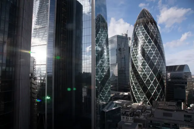 Swiss Re occupies the "gherkin" in the City of London