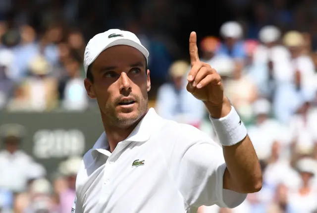 Roberto Bautista Agut points his finger