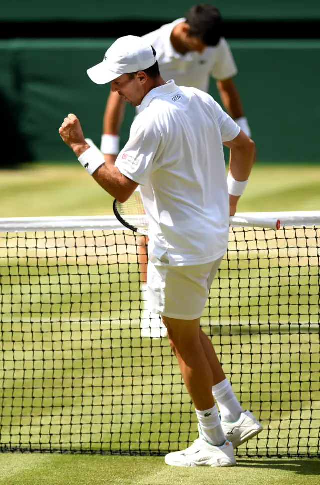 Roberto Bautista Agut celebrates