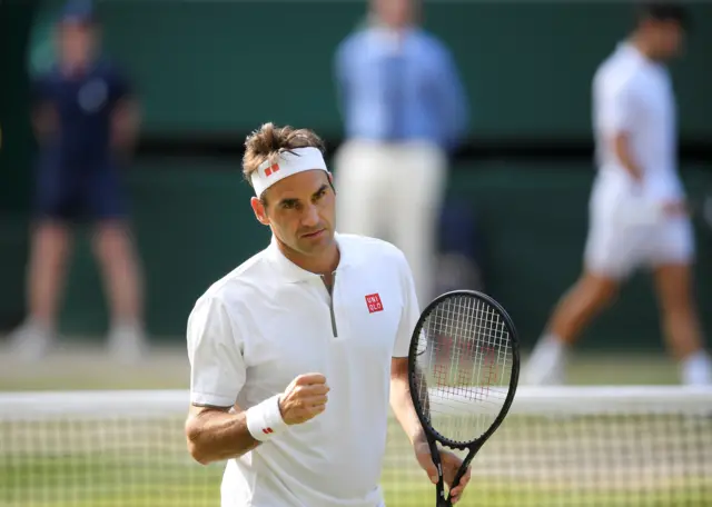 Roger Federer pumps his fist