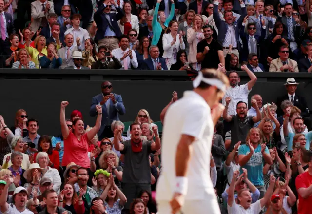 Federer fans on their feet