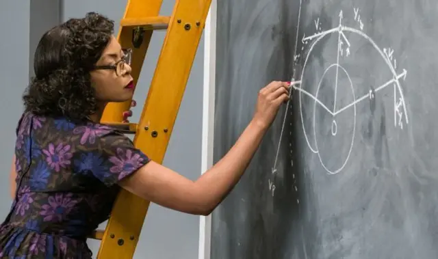 Taraji P Henson, playing Katherine Johnson, writing on a blackboard