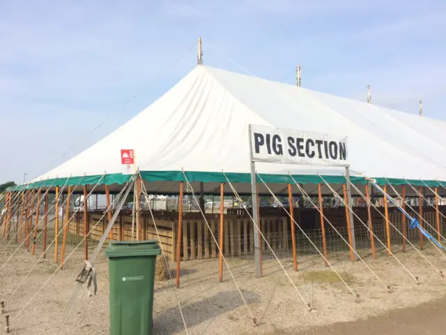 Pig tent