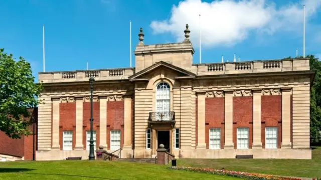 Lincoln Usher Gallery