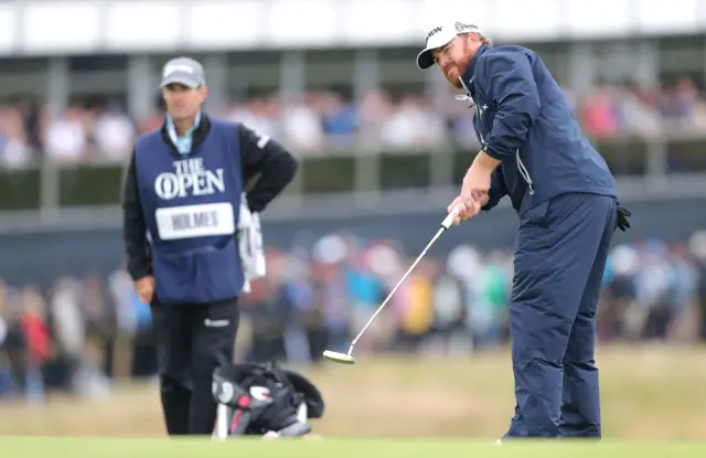 JB Holmes putts in for a double bogey on the second hole