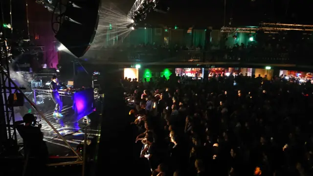 Aisha Devi in front of the crowd