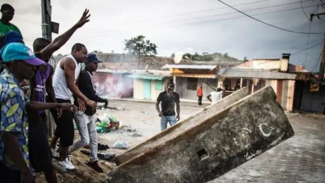 Barricade set up in Libreville