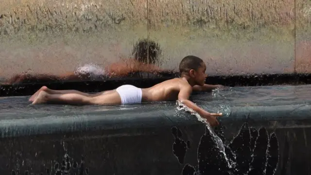 Bristol kids in the fountains in summer