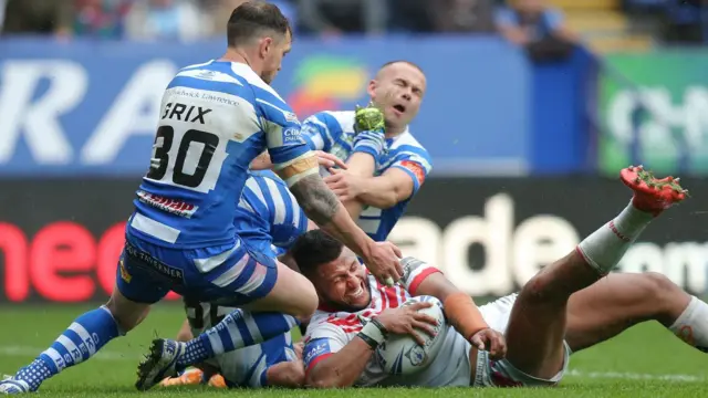 Dom Peyroux scores for St Helens