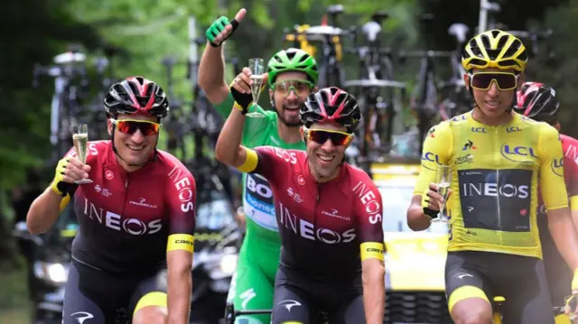 Peter Sagan photobombs Ineos celebrations