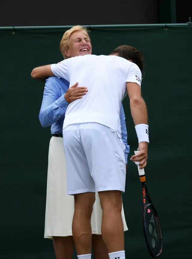 Stan Wawrinka with a line judge he accidentally struck with his raquet