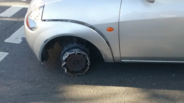 Car without tyre