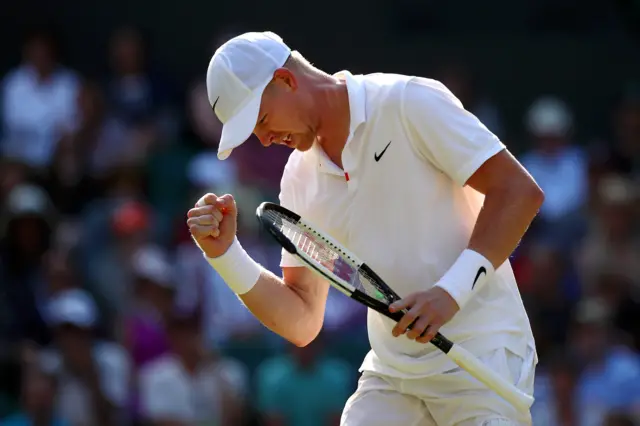 Kyle Edmund pumps his fist