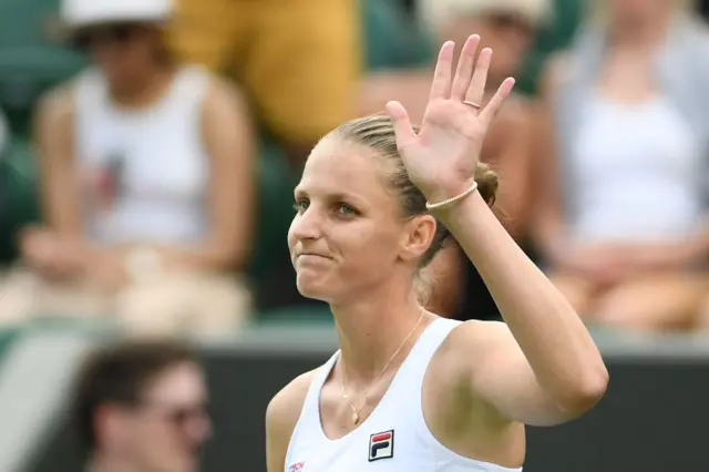 Karolina Pliskova waves