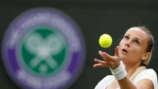 Magdalena Rybarikova warms up before playing against Coco Gauff