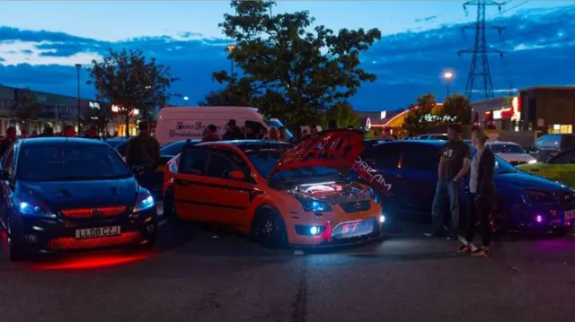 Dunstable car cruising meet