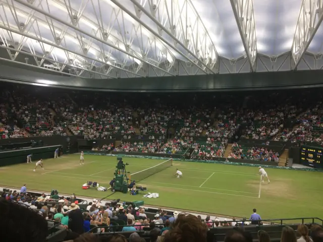 Crowd enjoying Murray play under the roof