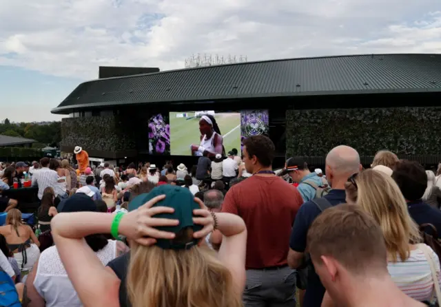 Fans on Henman Hill