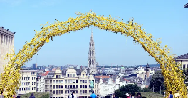 Bicycle figures are set around Brussels