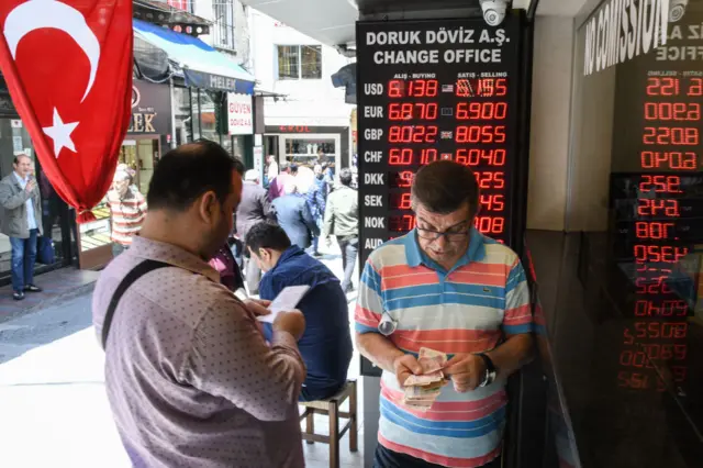 People exchange money at a currency exchange office on May 07, 2019 in Istanbul, Turkey.