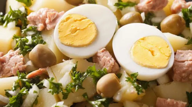 Boiled eggs and tuna