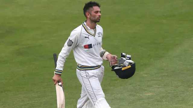 Kesh Maharaj walks off after making 85 for Yorkshire