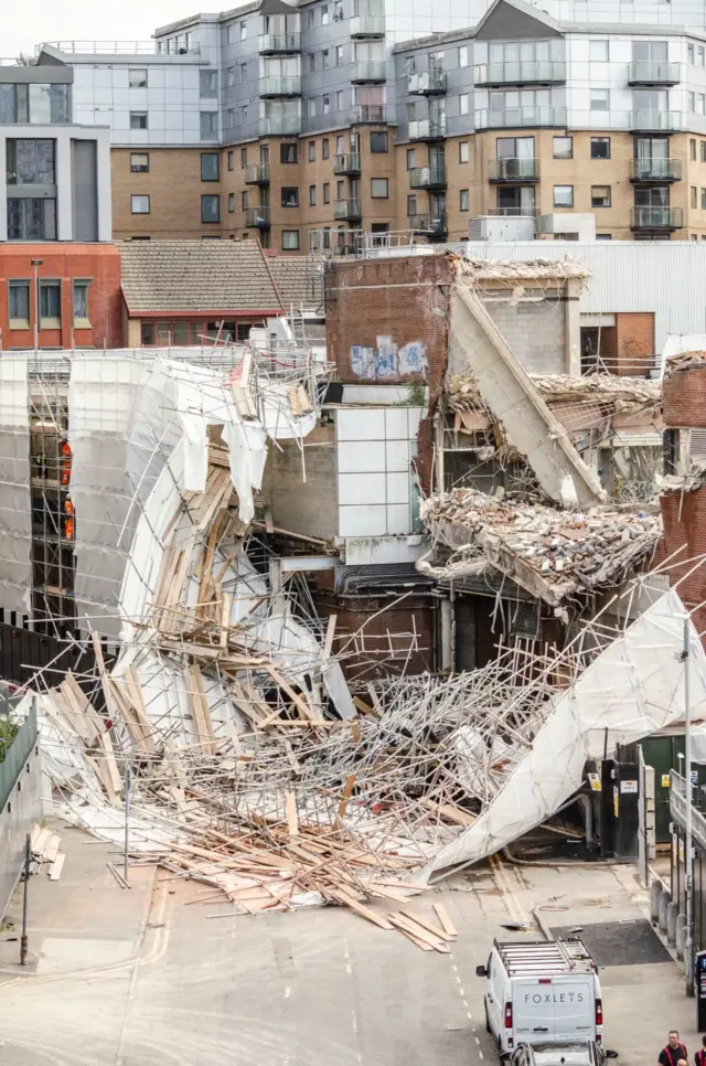 Scaffolding collapse