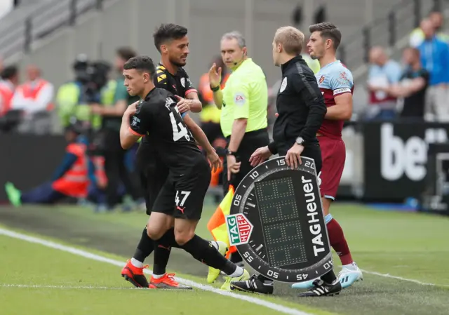 Phil Foden on for David Silva