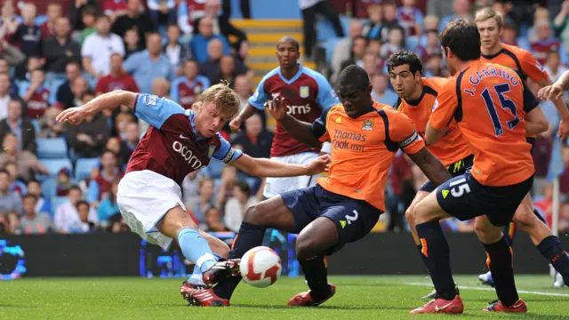 Aston Villa play Manchester City in 2008