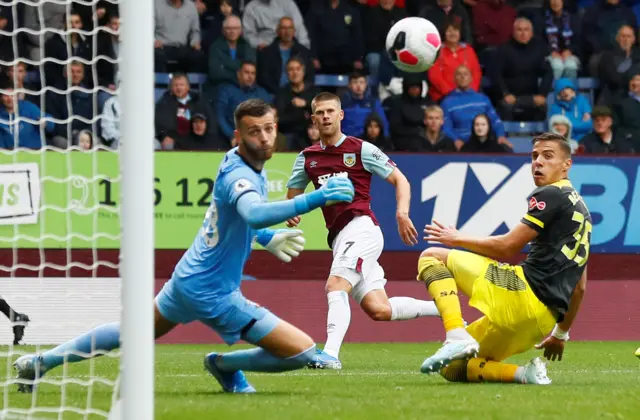 Johann Berg Gudmundsson scores