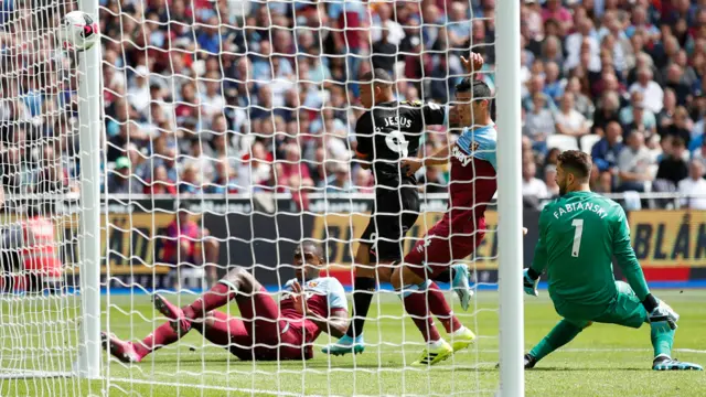 Gabriel Jesus scores the opener