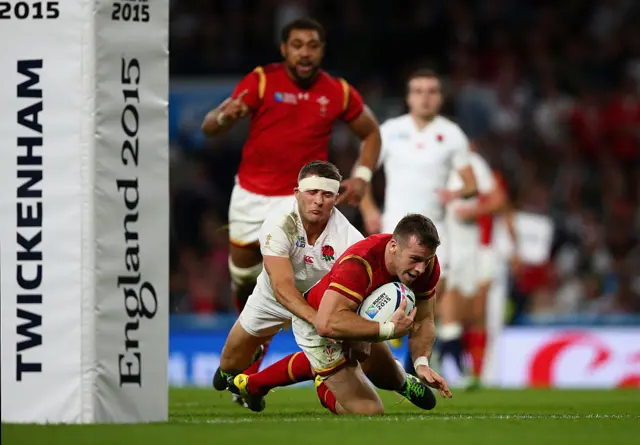 Gareth Davies scores for Wales