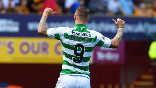 Leigh Griffiths celebrates his goal to make it 2-1