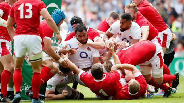 Billy Vunipola scores the opening try