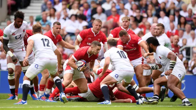 George North scores from two metres out