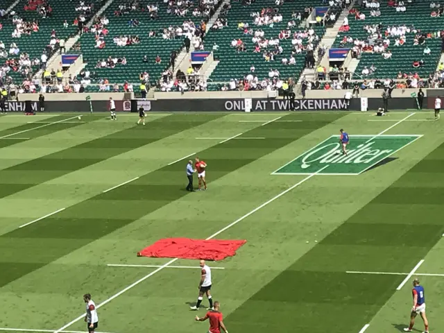 Eddie Jones and Gareth Anscombe shake hands