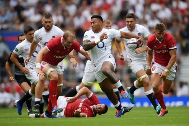 Manu Tuilagi breaks