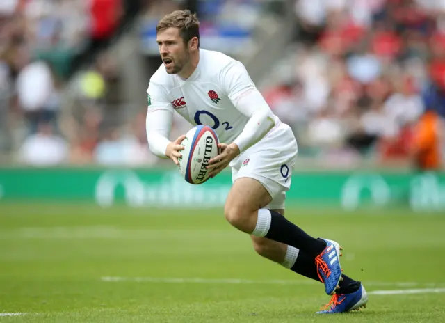 Elliot Daly prepares for a drop kick