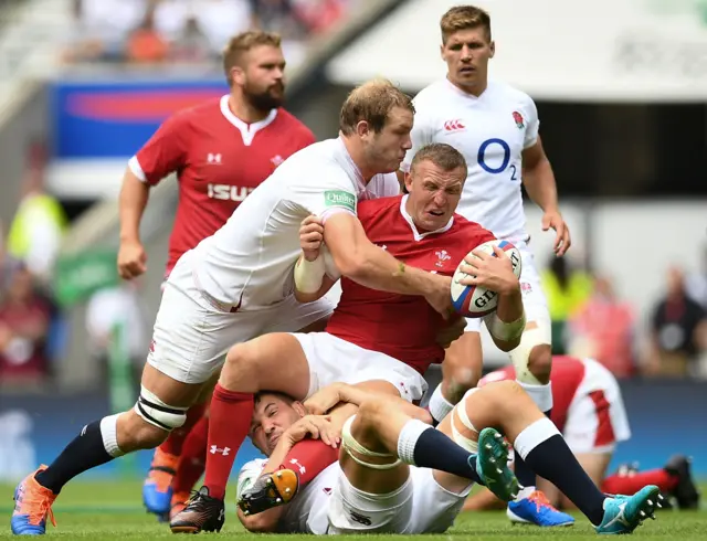 Hadleigh Parkes under pressure from Joe Launchbury