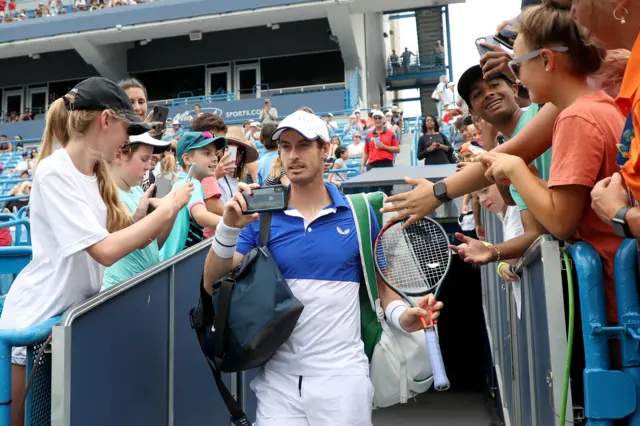 Andy Murray walks onto court in Cincinnati