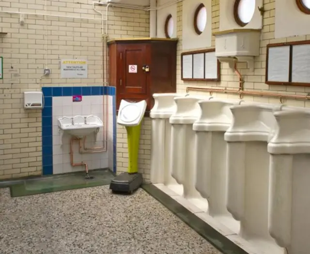 Hull toilets