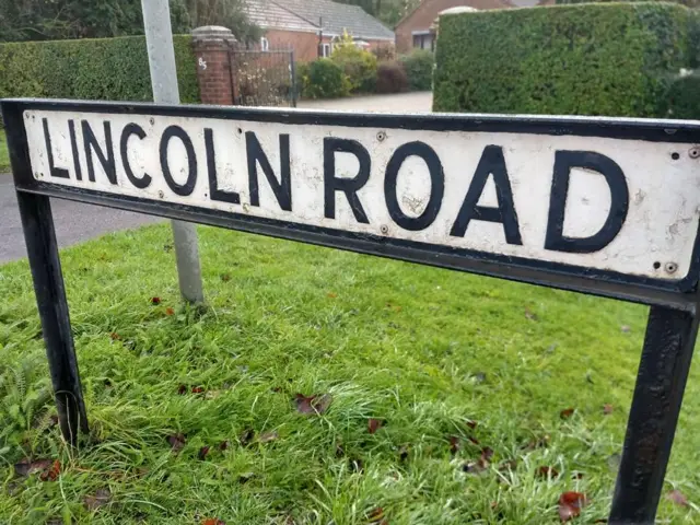 Lincoln Road street sign