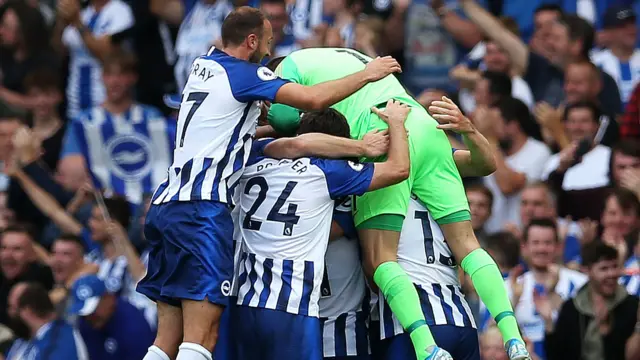 Leandro Trossard and Brighton players celebrate