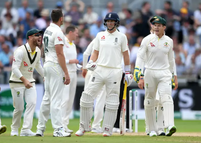 Australia players have a word with Joe Root