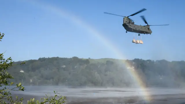 RAF Chinook drops aggregate on dam